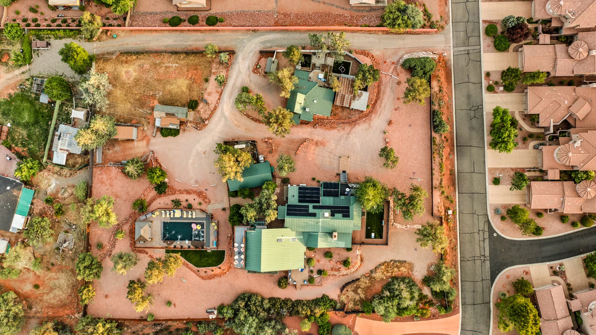 The lodge & grounds